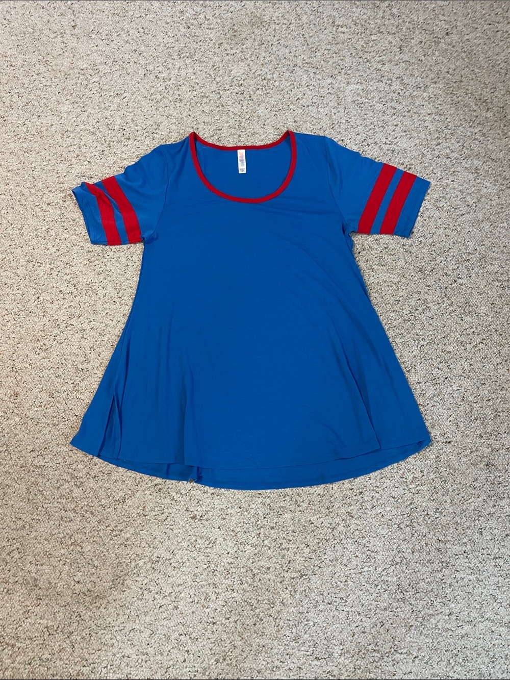 LuLaRoe Assorted Women’s Short Sleeve Tees in Blue, Green, Red, Cream - Picture 2 of 16